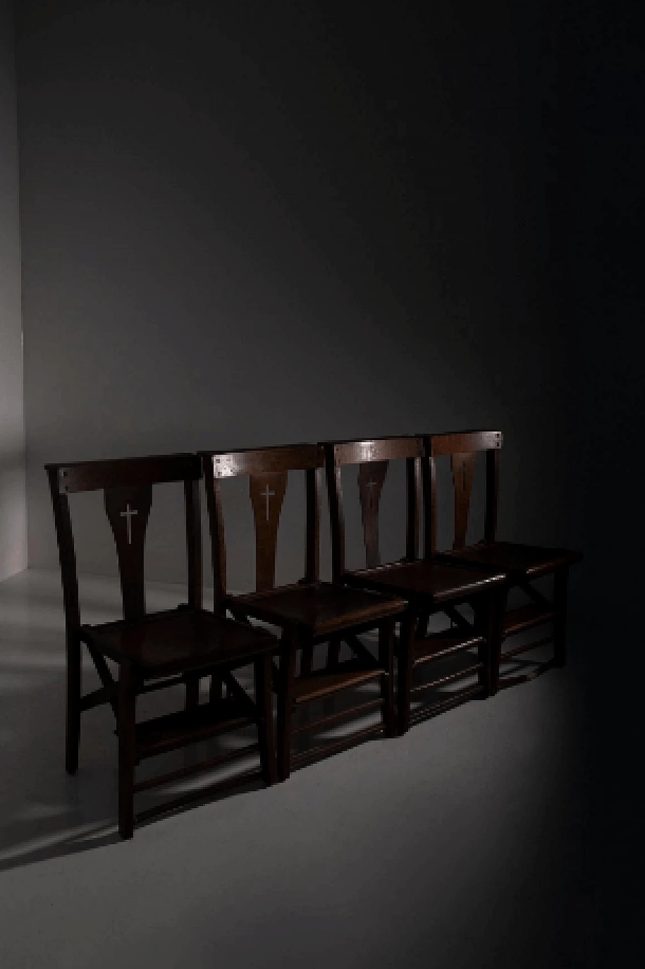 4 Ecclesiastical chairs with kneeling-stool by Caloi, 1930s 3