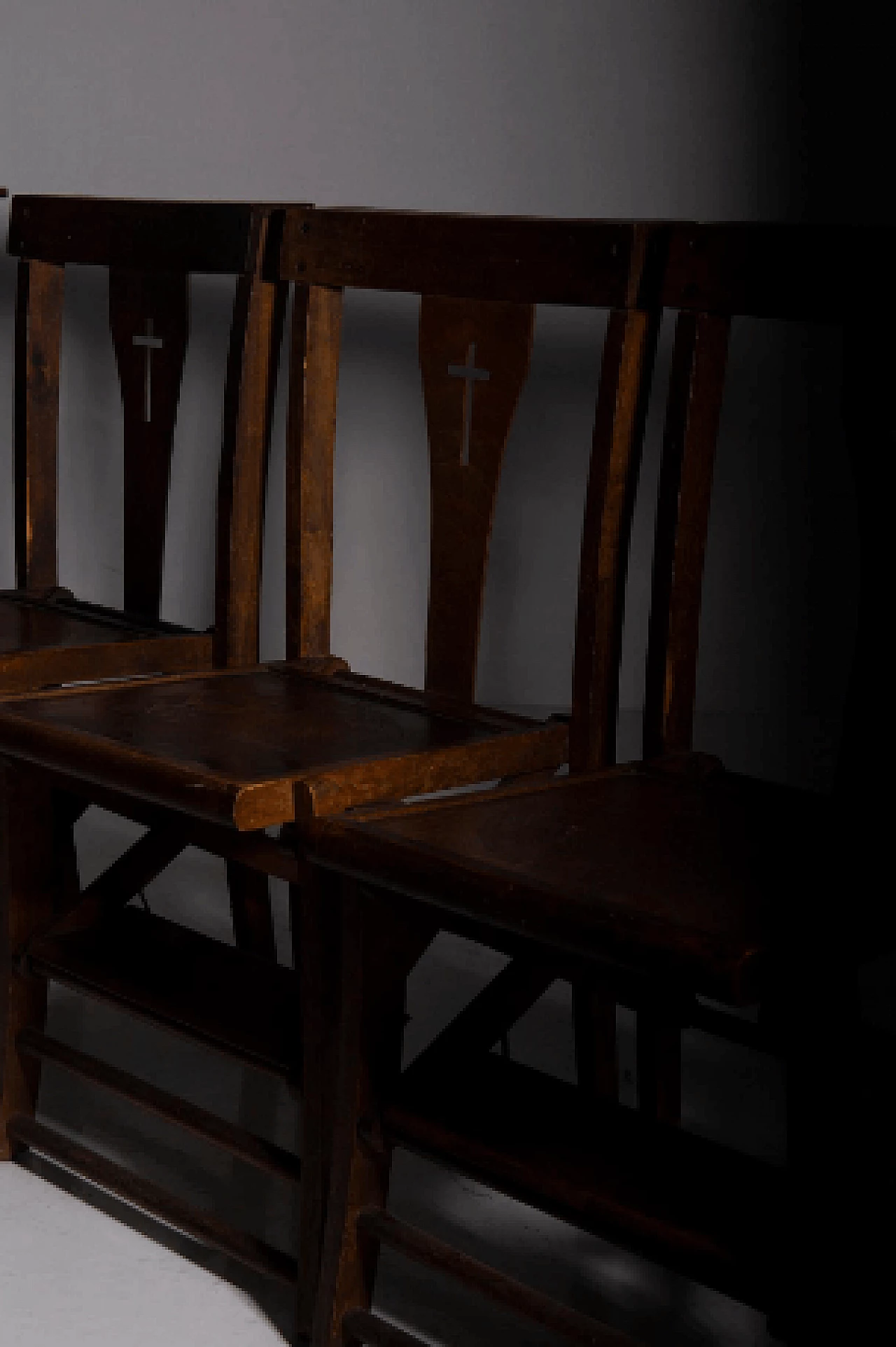 4 Ecclesiastical chairs with kneeling-stool by Caloi, 1930s 4