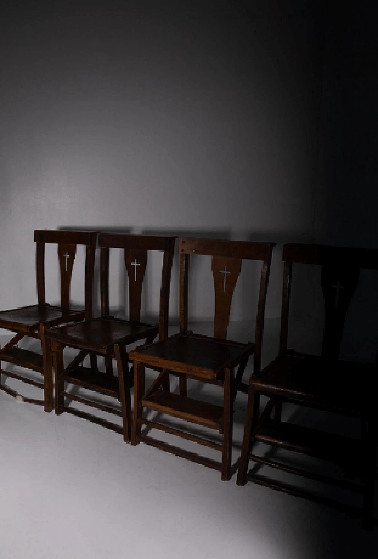 4 Ecclesiastical chairs with kneeling-stool by Caloi, 1930s 13