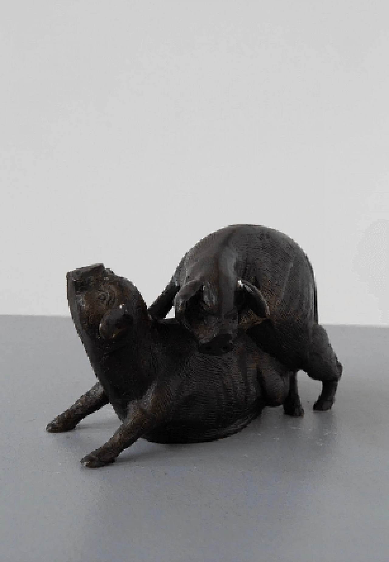 Bronze sculpture of pigs 2
