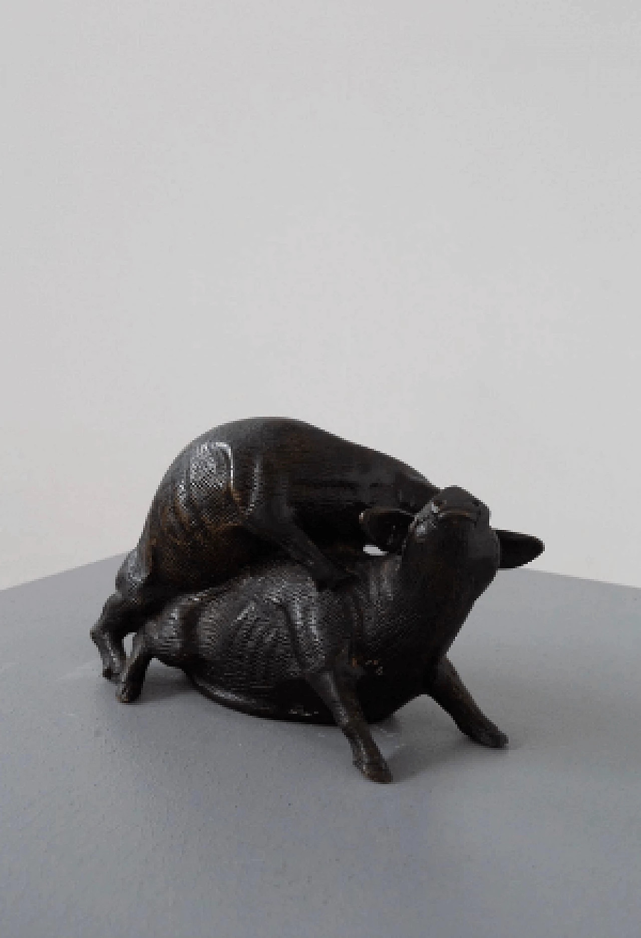 Bronze sculpture of pigs 4