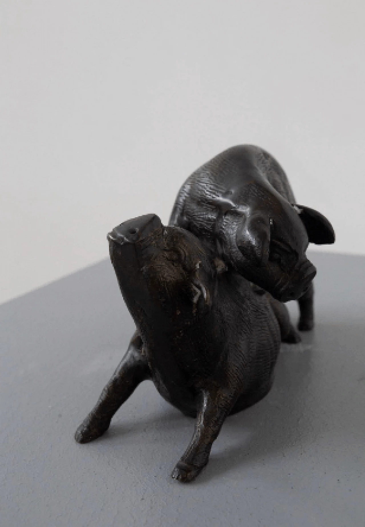 Bronze sculpture of pigs 5