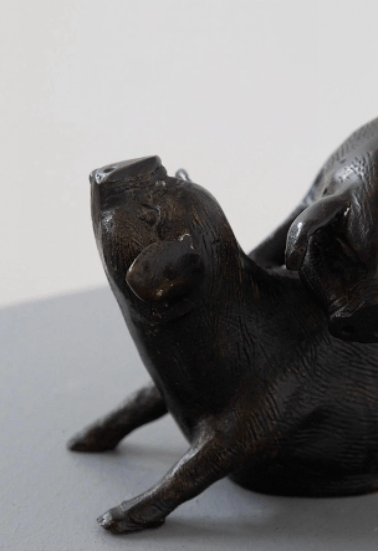 Bronze sculpture of pigs 6