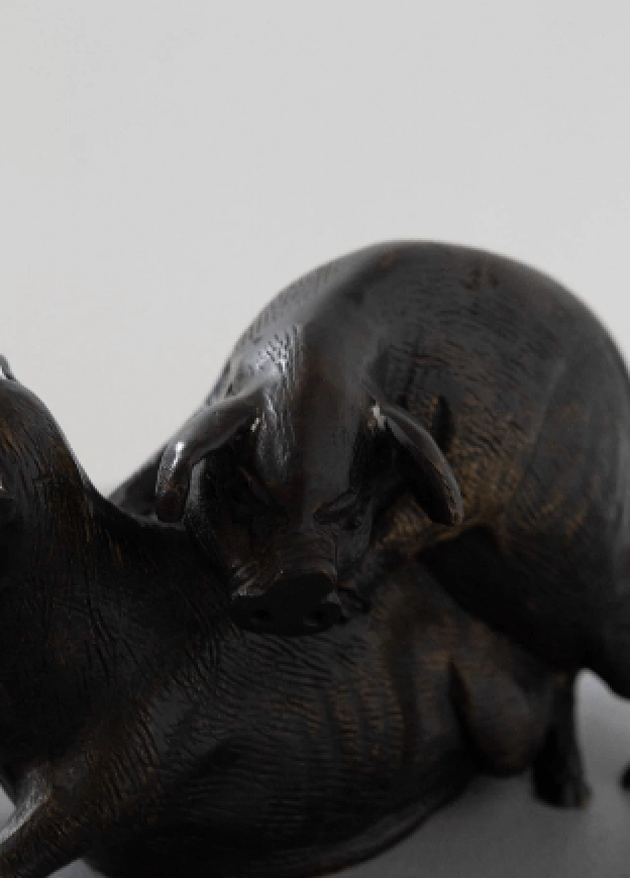 Bronze sculpture of pigs 7