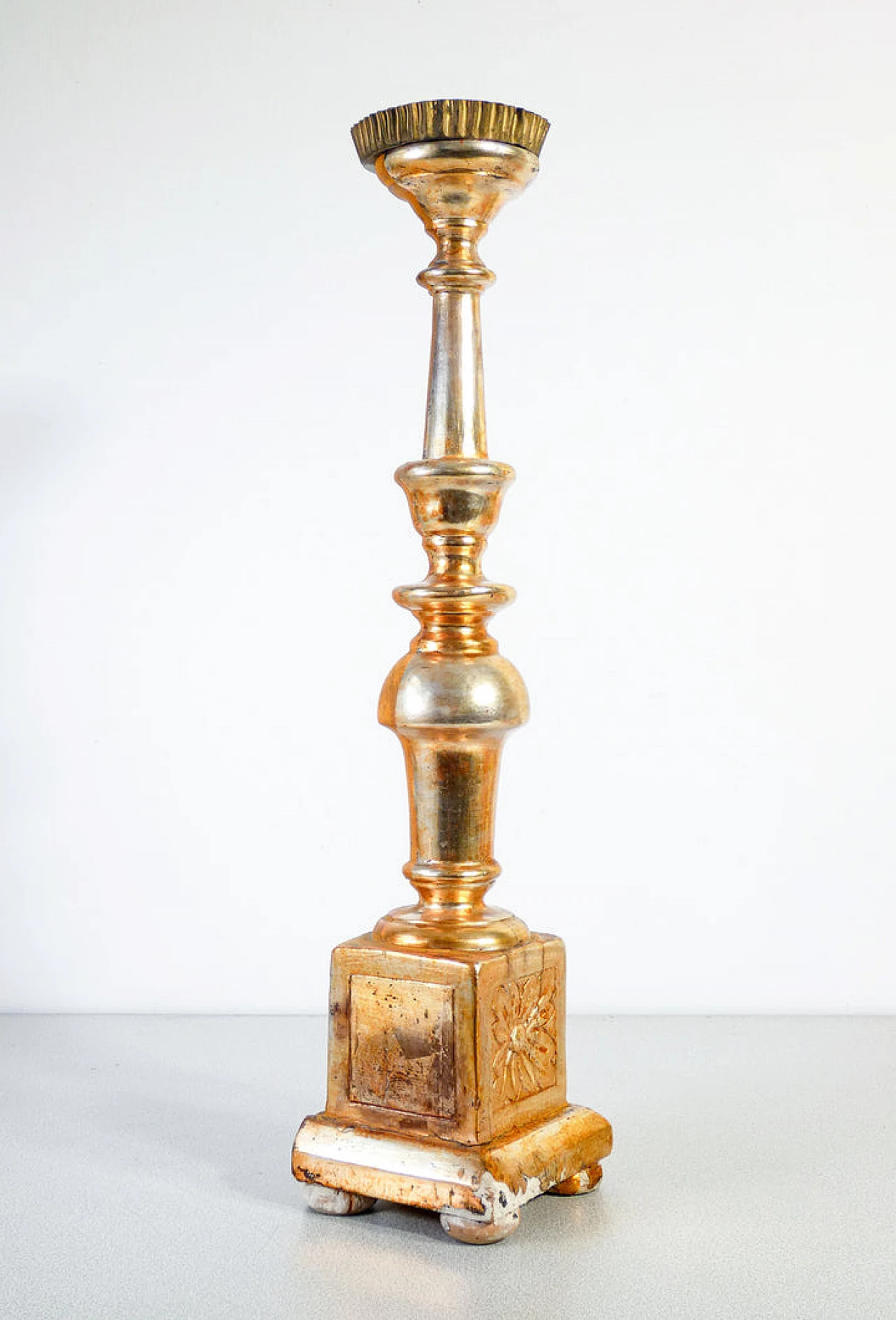 Carved and gilded wood candle holder, second half of the 18th century 3