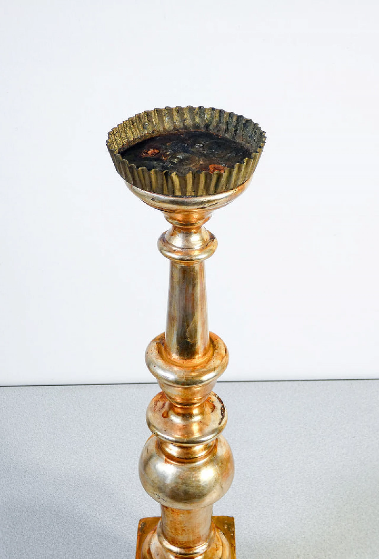 Carved and gilded wood candle holder, second half of the 18th century 5