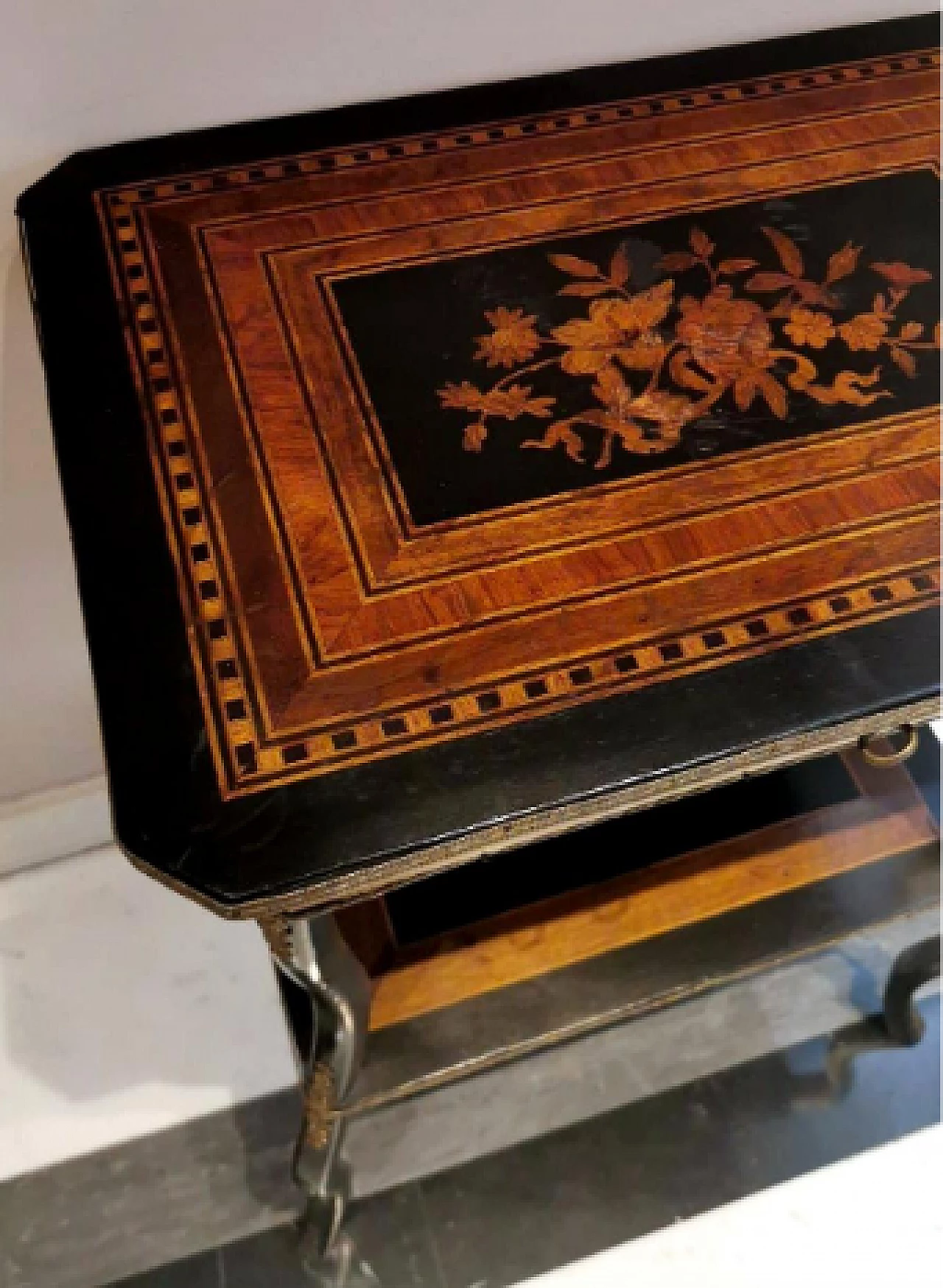 Napoleon III walnut vanity table with inlays, mid-19th century 14