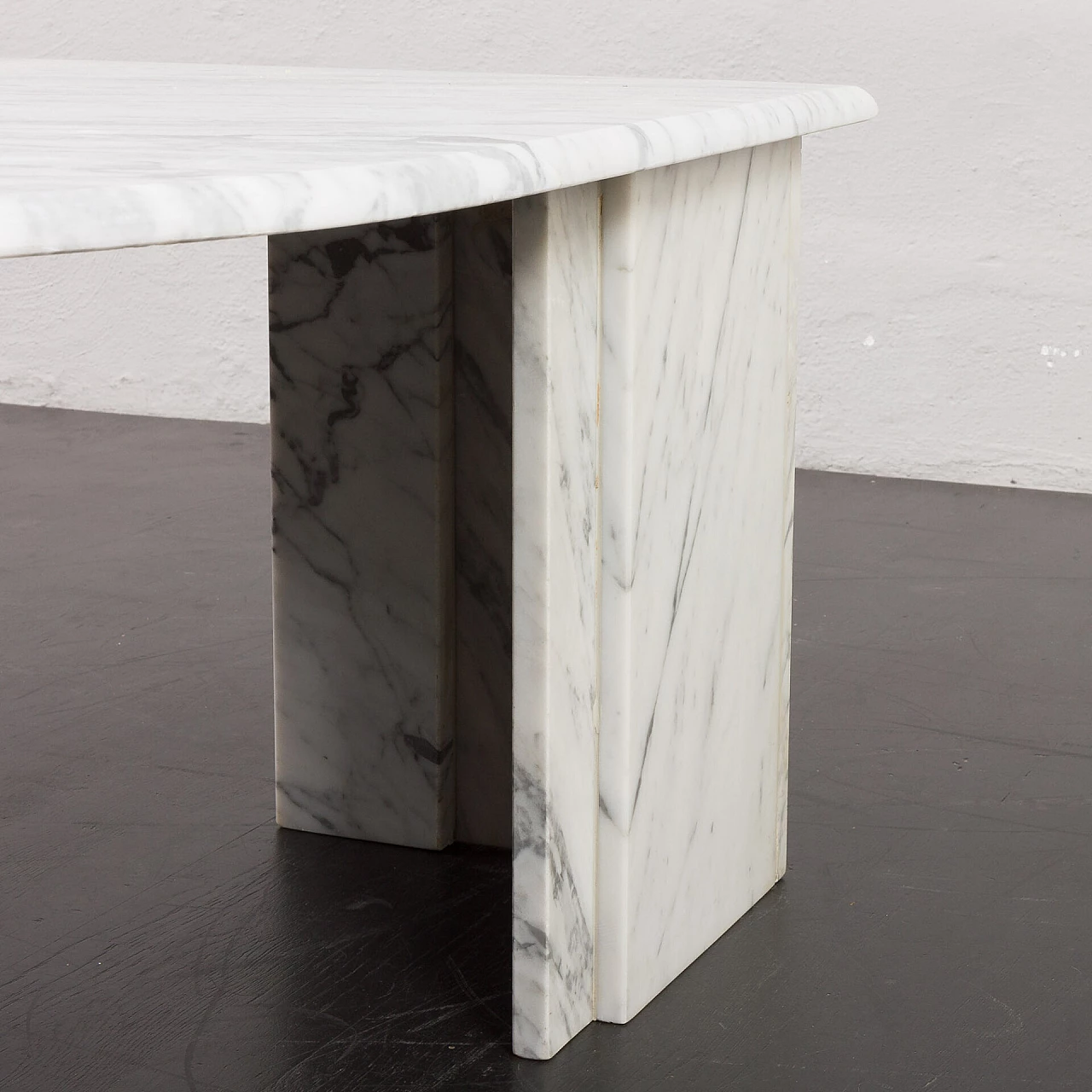 Tavolino in marmo bianco, anni '70 6
