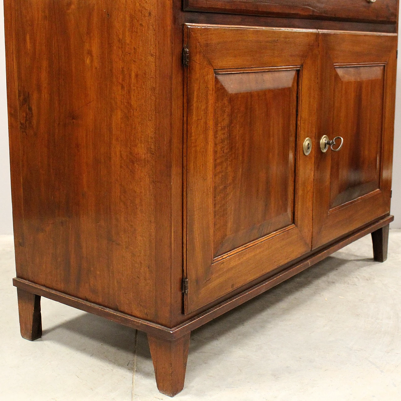 Emilia-Romagna Directoire solid walnut sideboard, late 18th century 9
