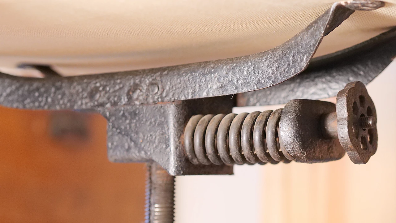 Sedia da scrivania in noce, ghisa e tessuto, anni '50 10