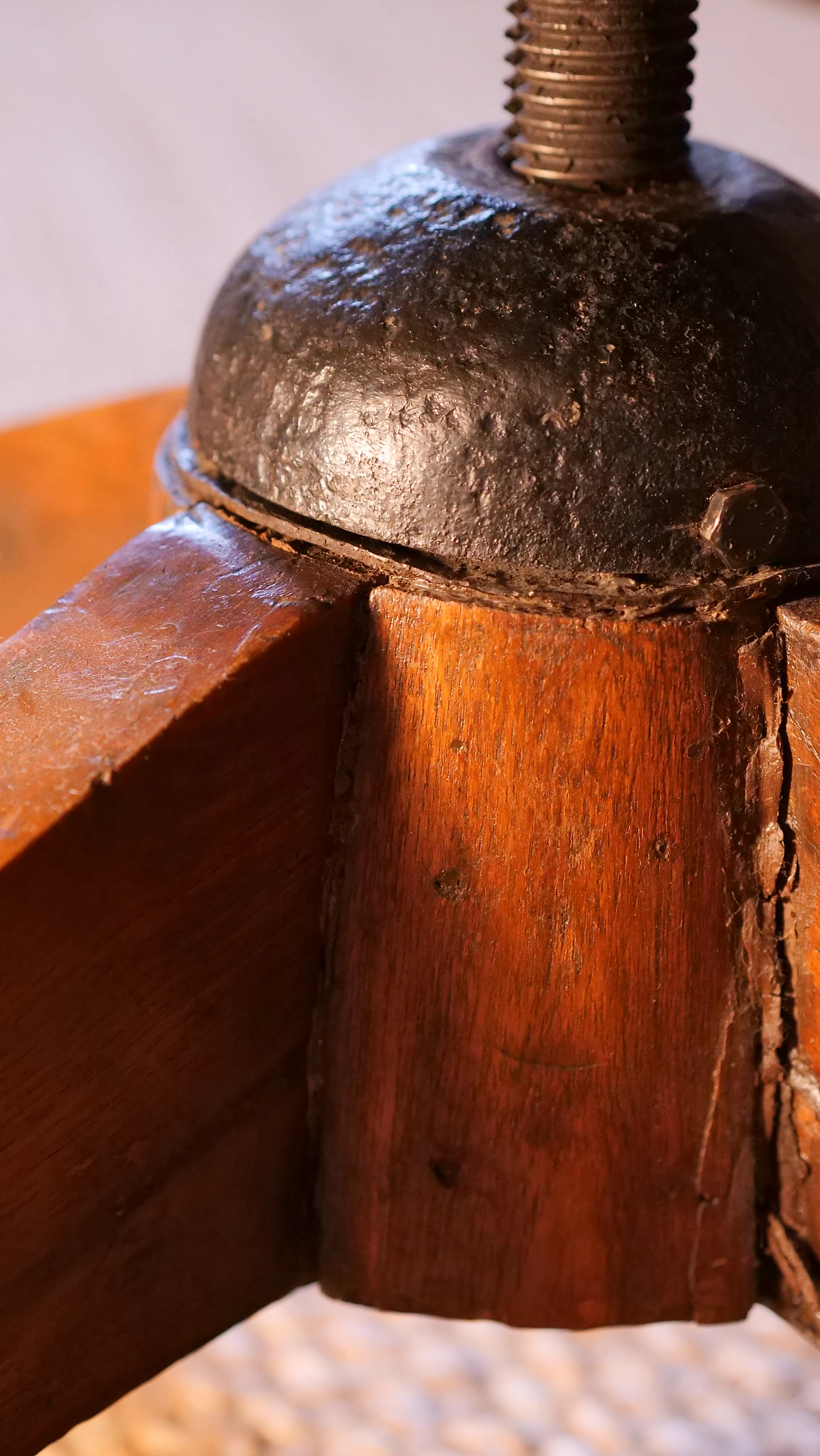 Sedia da scrivania in noce, ghisa e tessuto, anni '50 11