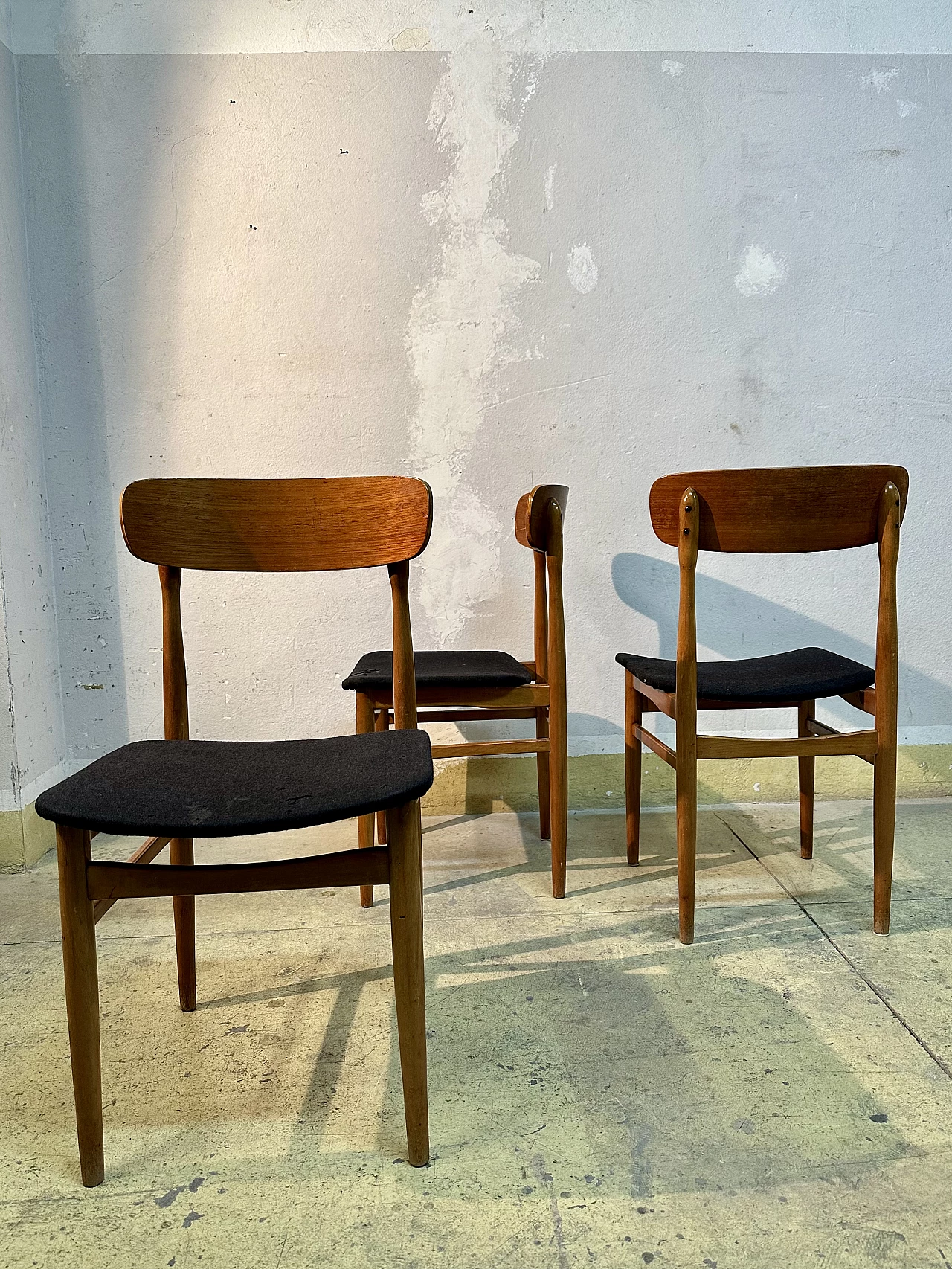 6 Scandinavian style wooden chairs, 1960s 7