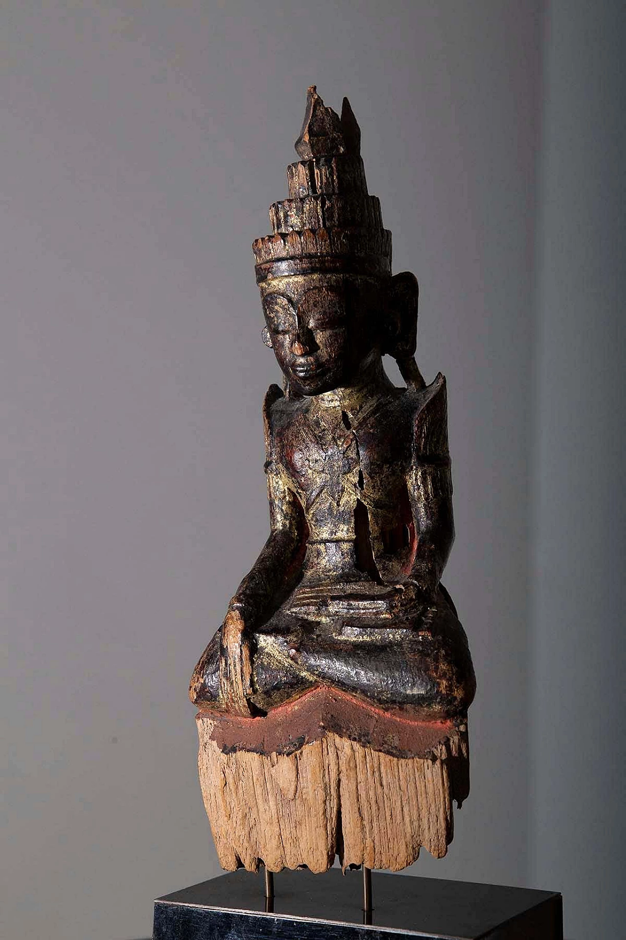 Lacquered wood sculpture of Buddha Shakyamuni Laos, mid-18th century 2