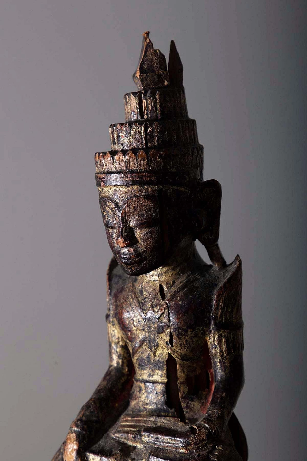 Lacquered wood sculpture of Buddha Shakyamuni Laos, mid-18th century 3