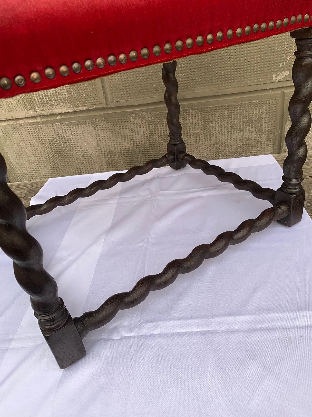 Trono in legno con sedile e schienale in velluto rosso, '800 10