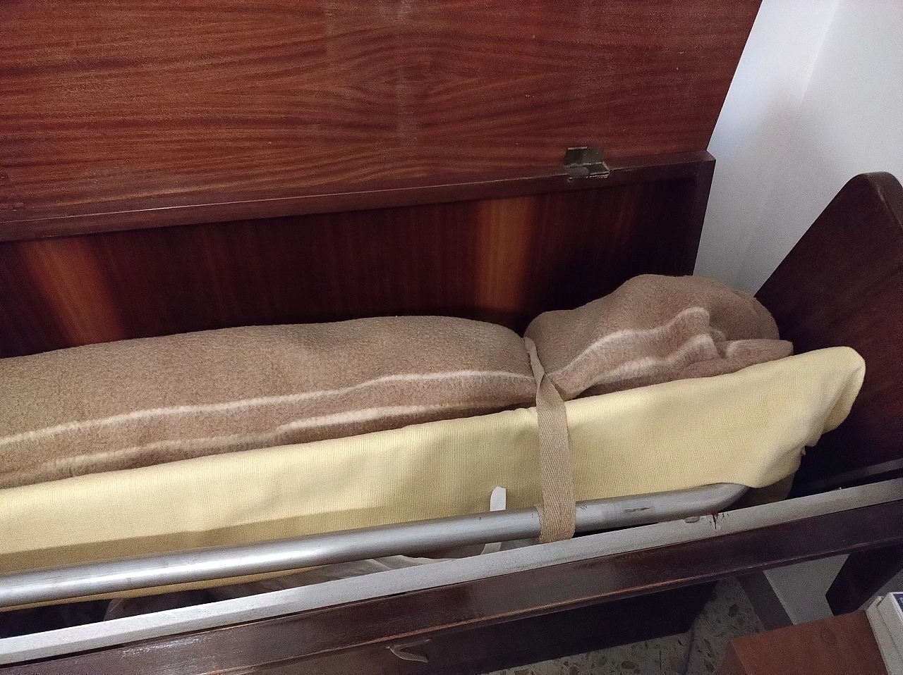 Mobile in legno con letto apribile di Antonio Gorgone, anni '50 15