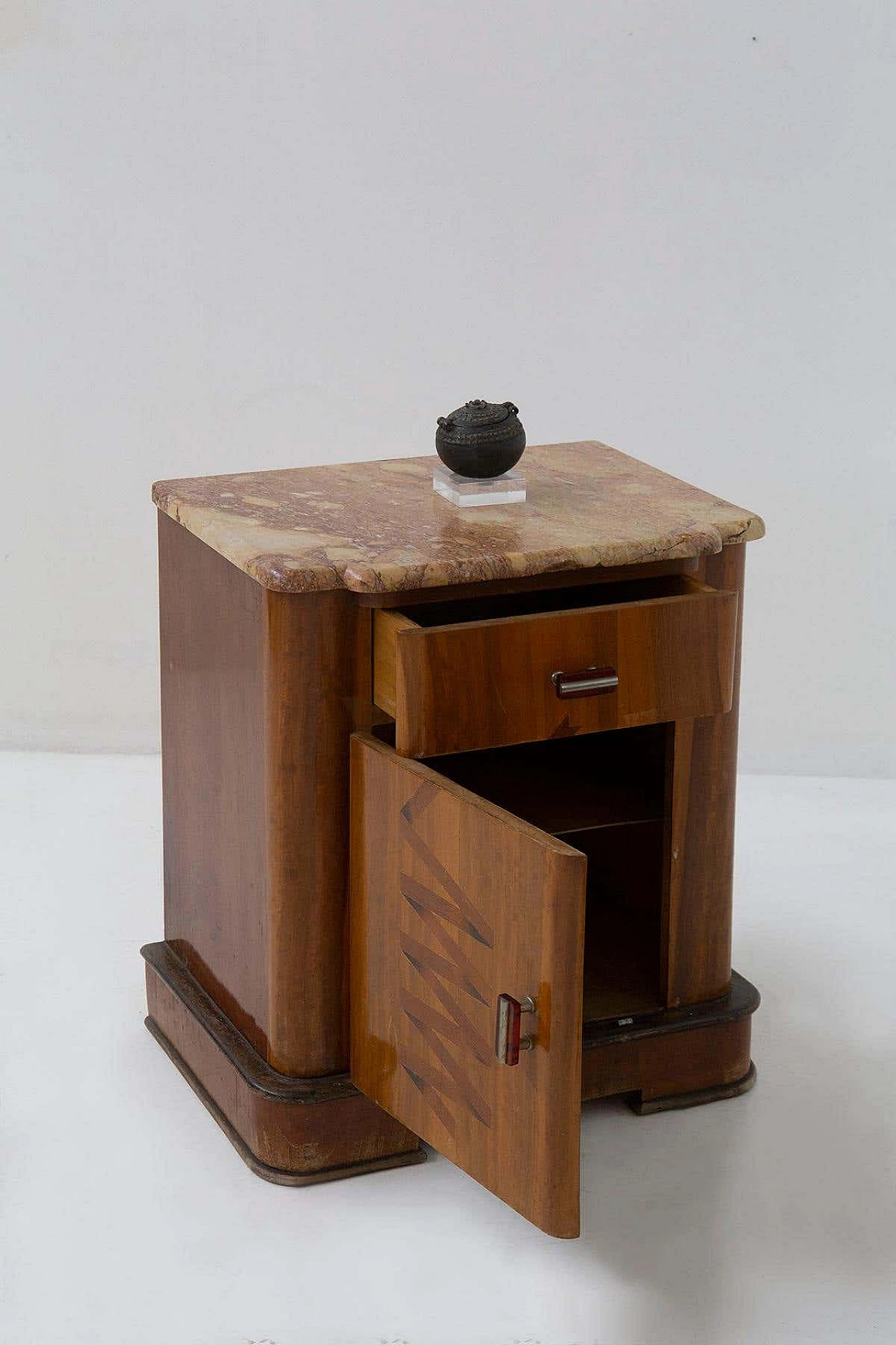 Pair of futurist marble and wood nightstands, 1910s 8