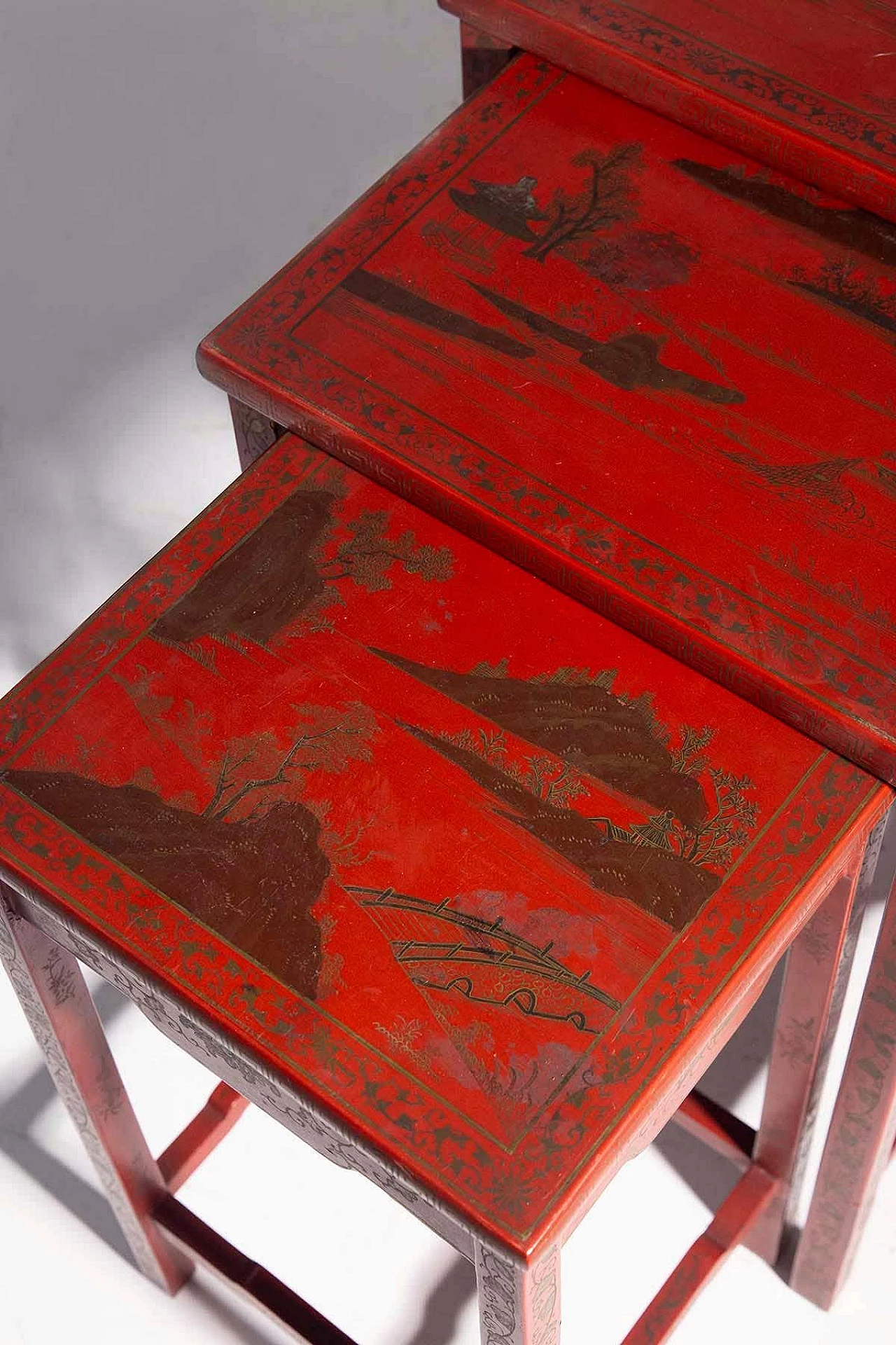 4 Chinese nesting coffee tables in red lacquered wood, late 19th century 6