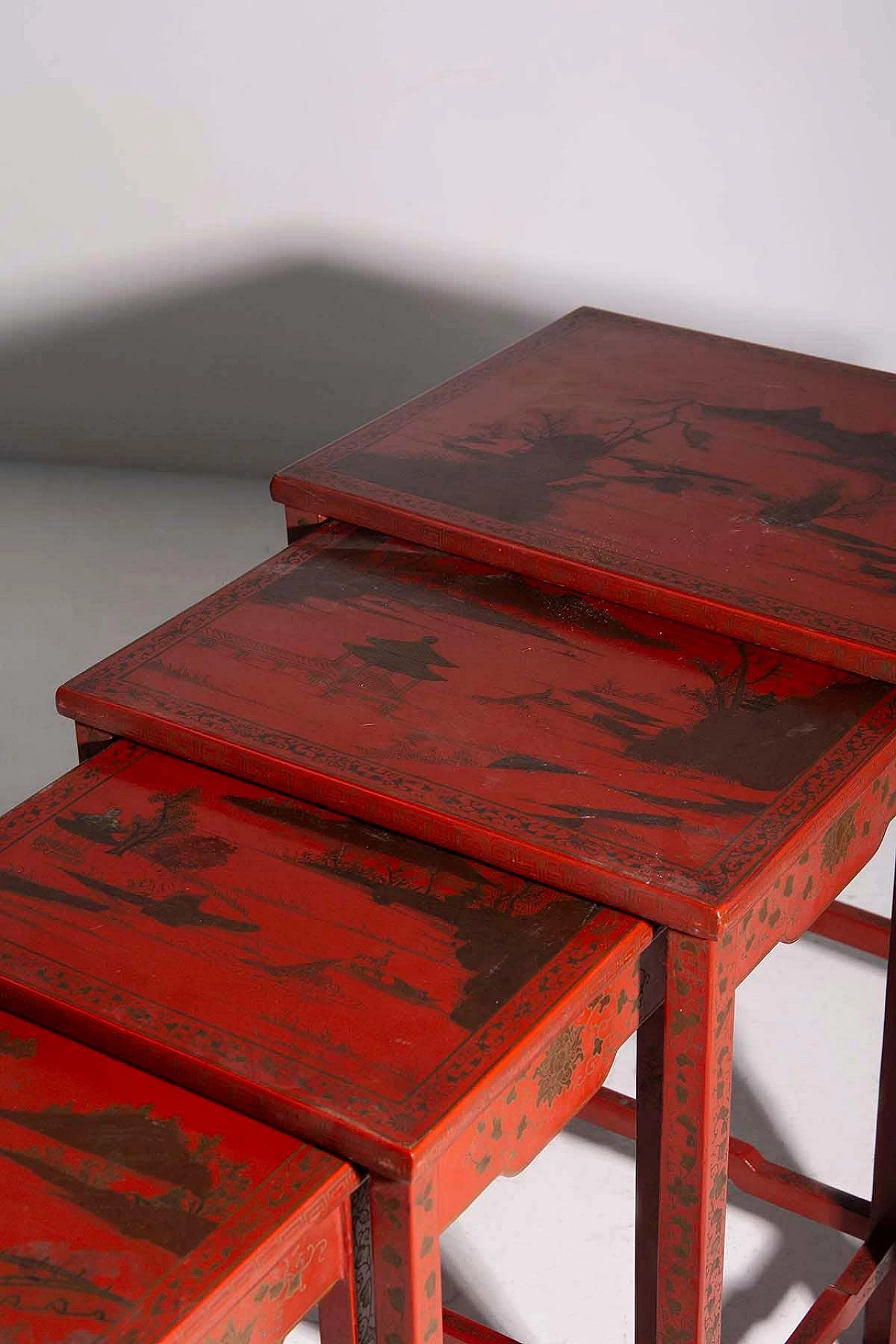 4 Chinese nesting coffee tables in red lacquered wood, late 19th century 10