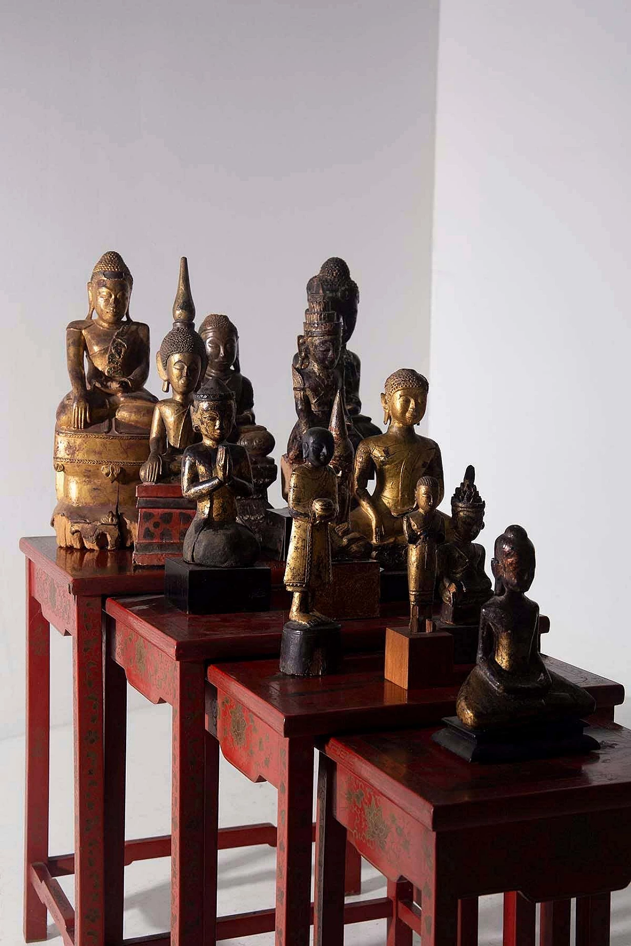 4 Chinese nesting coffee tables in red lacquered wood, late 19th century 14