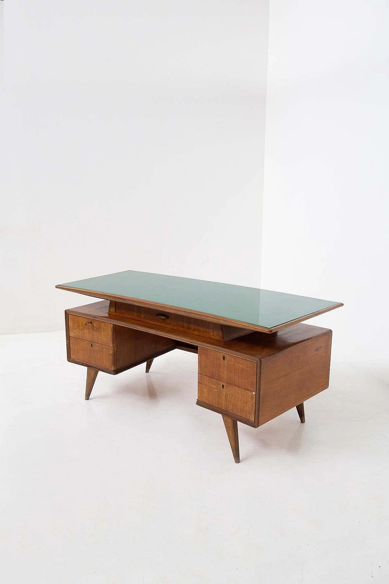 Scrivania in noce con piano forma di bumerang in vetro verde, anni '50 1