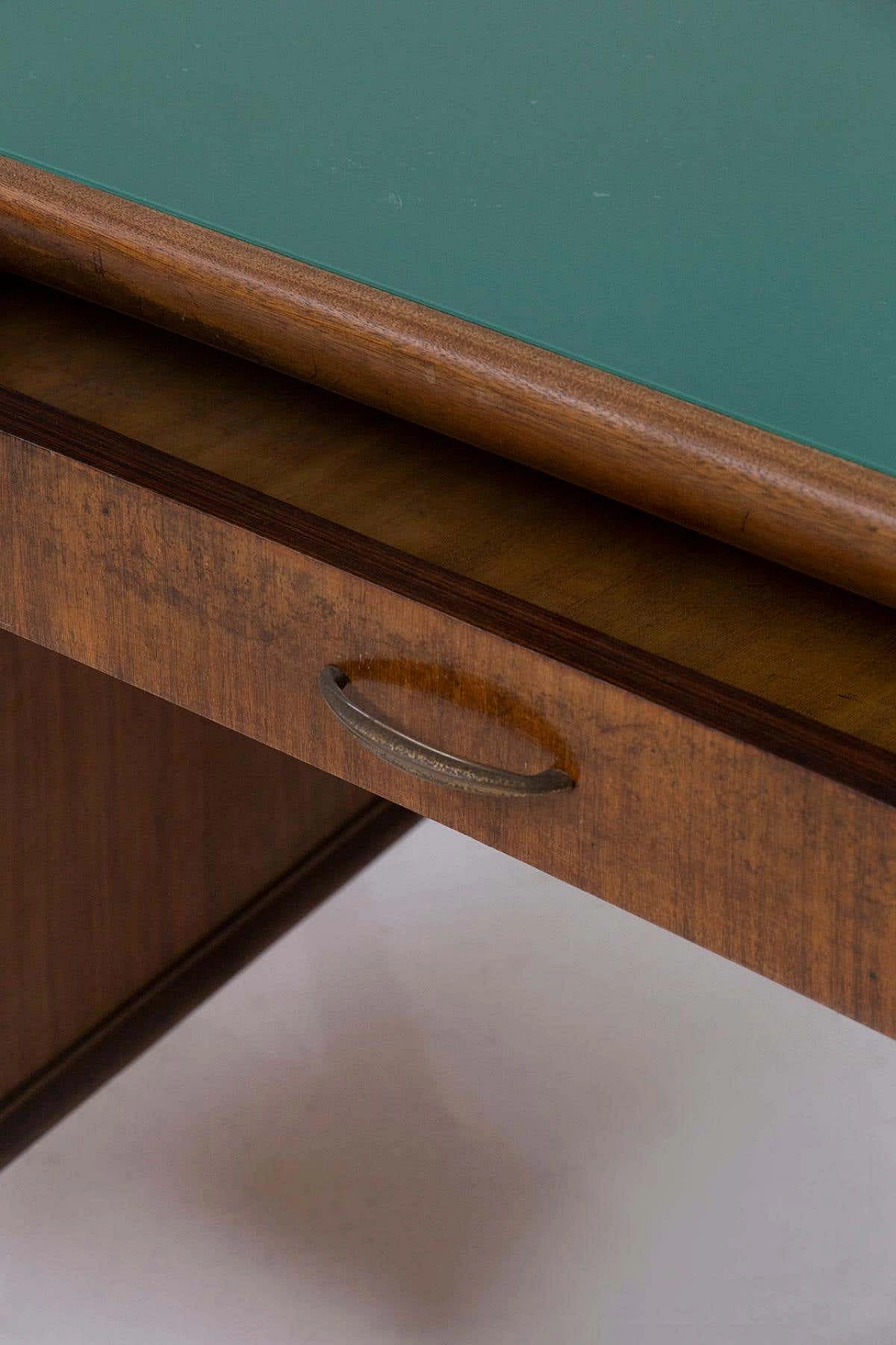 Scrivania in noce con piano forma di bumerang in vetro verde, anni '50 9