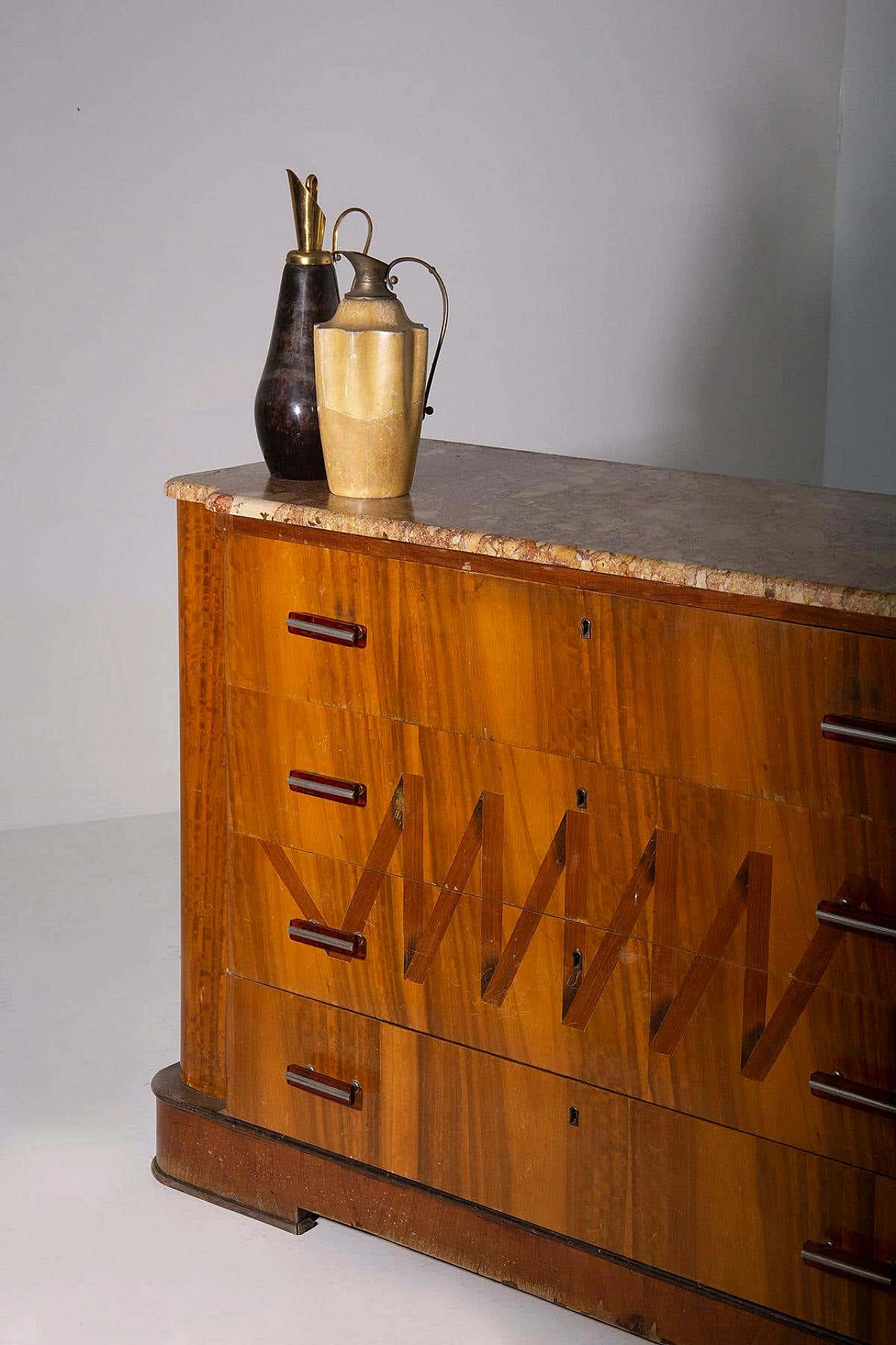 Futurist wooden chest of drawers with marble top and iconographic inlay, 1910s 4