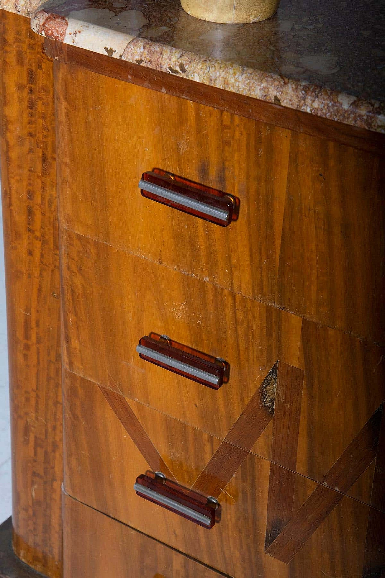 Futurist wooden chest of drawers with marble top and iconographic inlay, 1910s 8