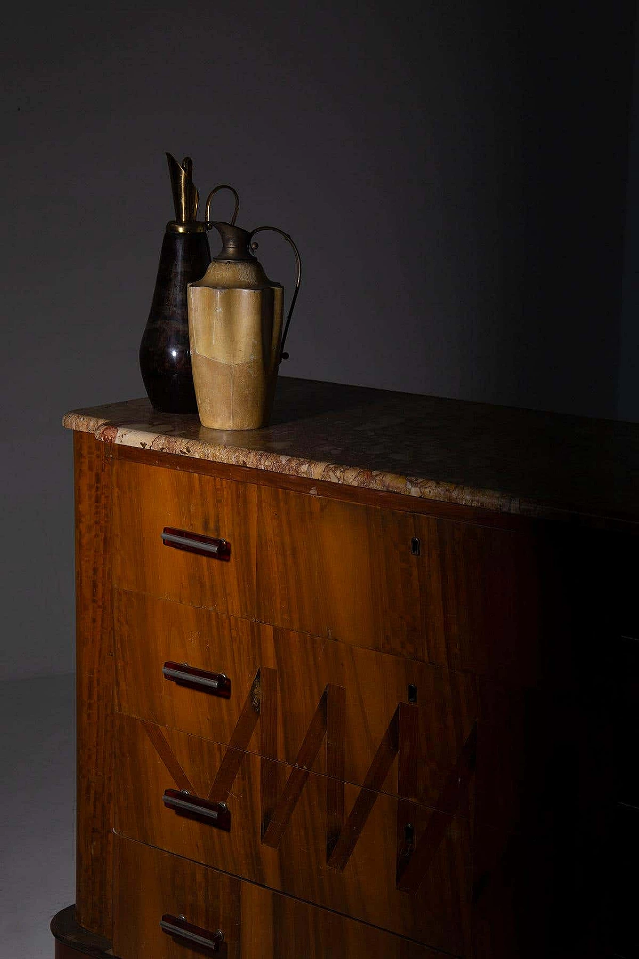 Futurist wooden chest of drawers with marble top and iconographic inlay, 1910s 10