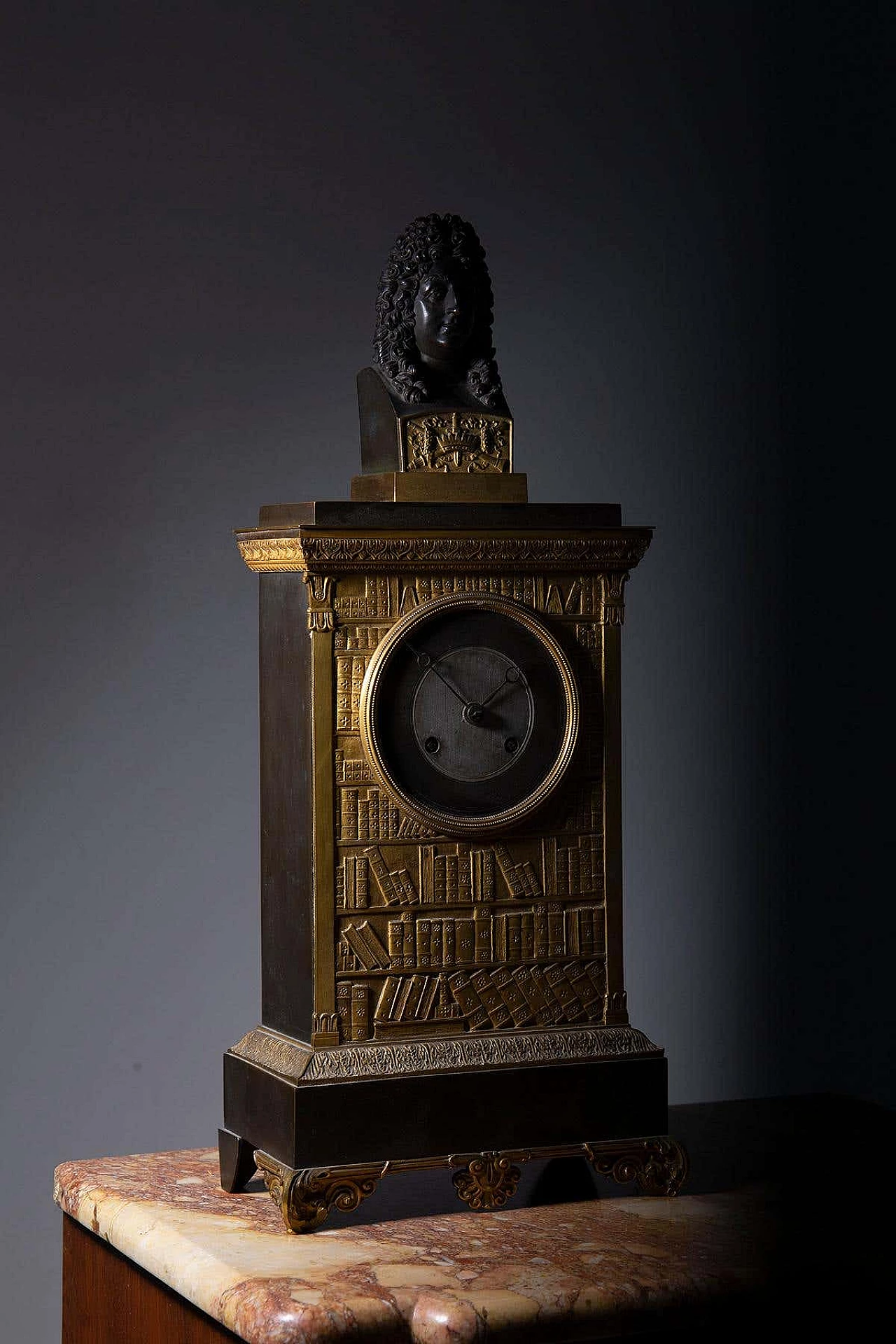 Gilt bronze clock in the style of Louis XIV with engraving of a library, 19th century 2