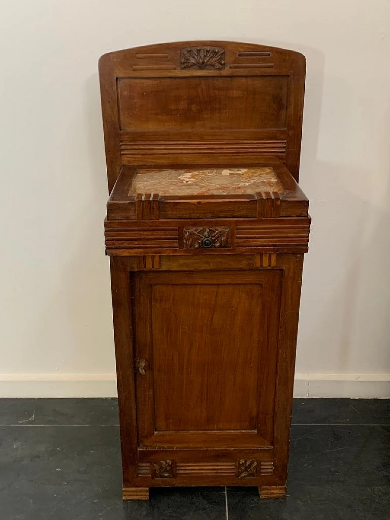 Pair of Art Nouveau cherry wood bedside tables, early 20th century 3