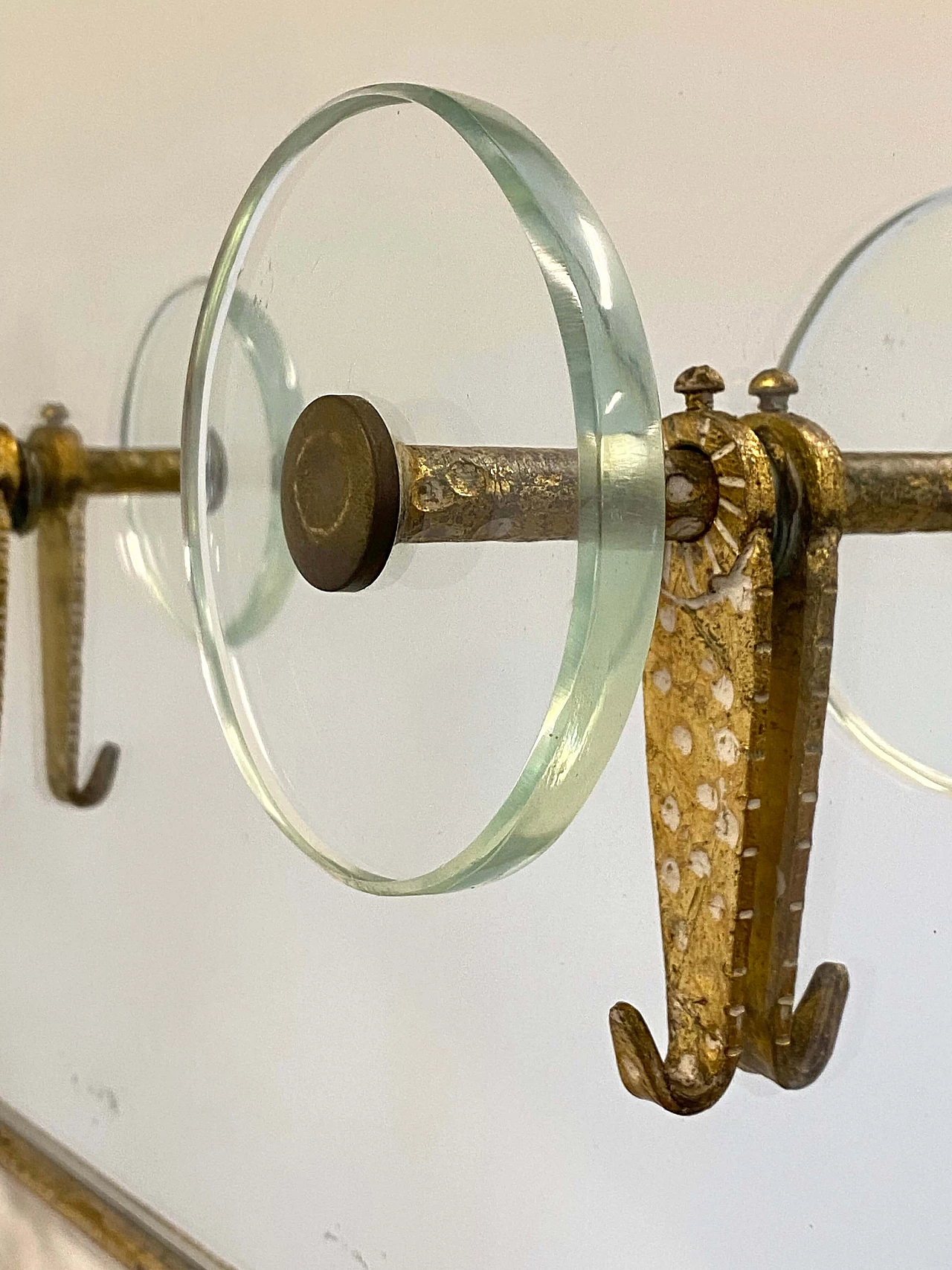 Appendiabiti in ferro battuto dorato e specchio di Pier Luigi Colli, anni '50 11