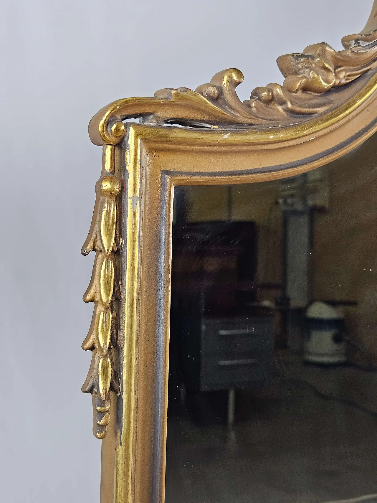 Carved and gold lacquered wood mirror, 1960s 19
