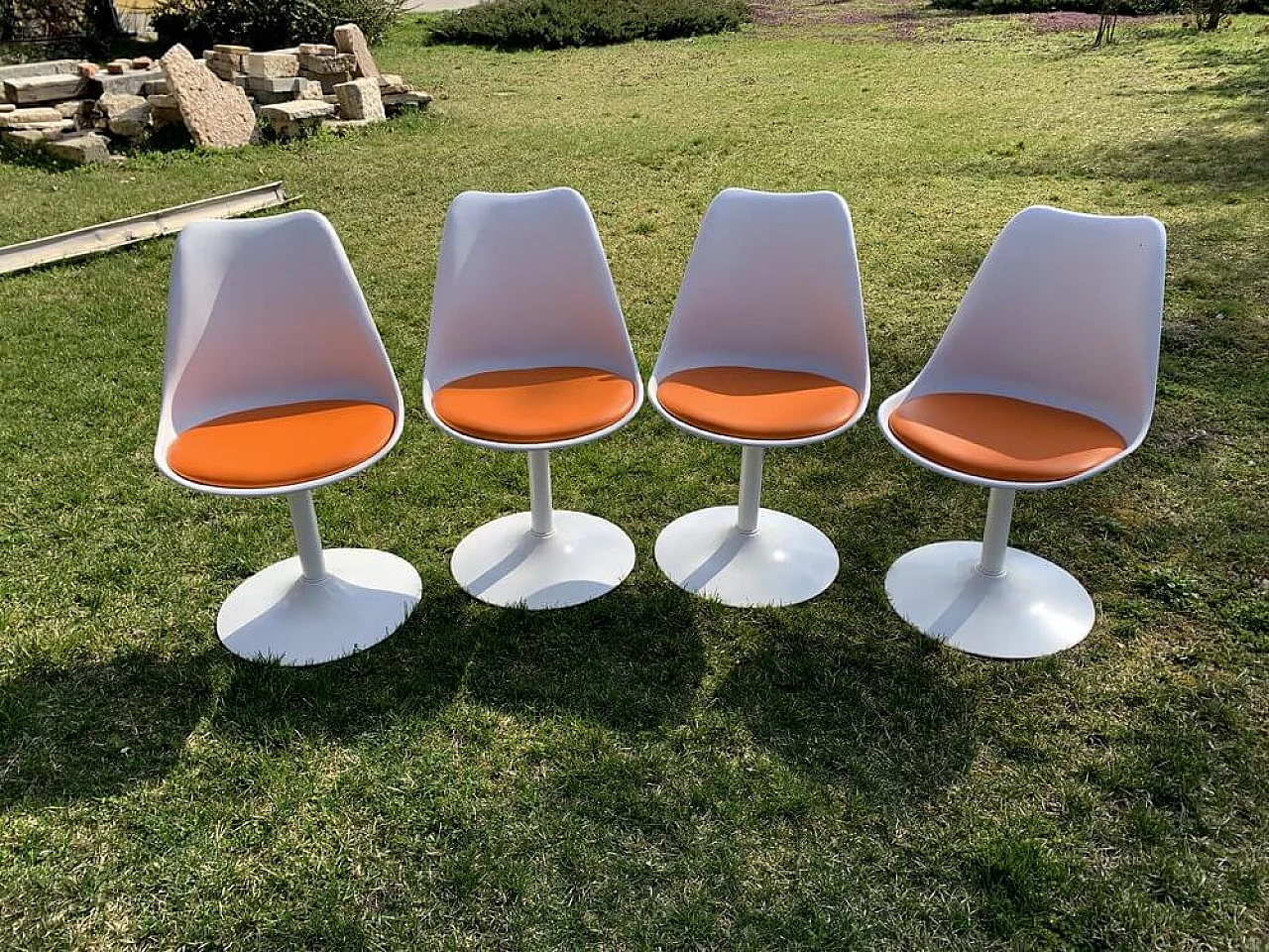 4 Sedie girevoli Tulip arancio attribuite a Eero Saarinen per Knoll, 1956 2