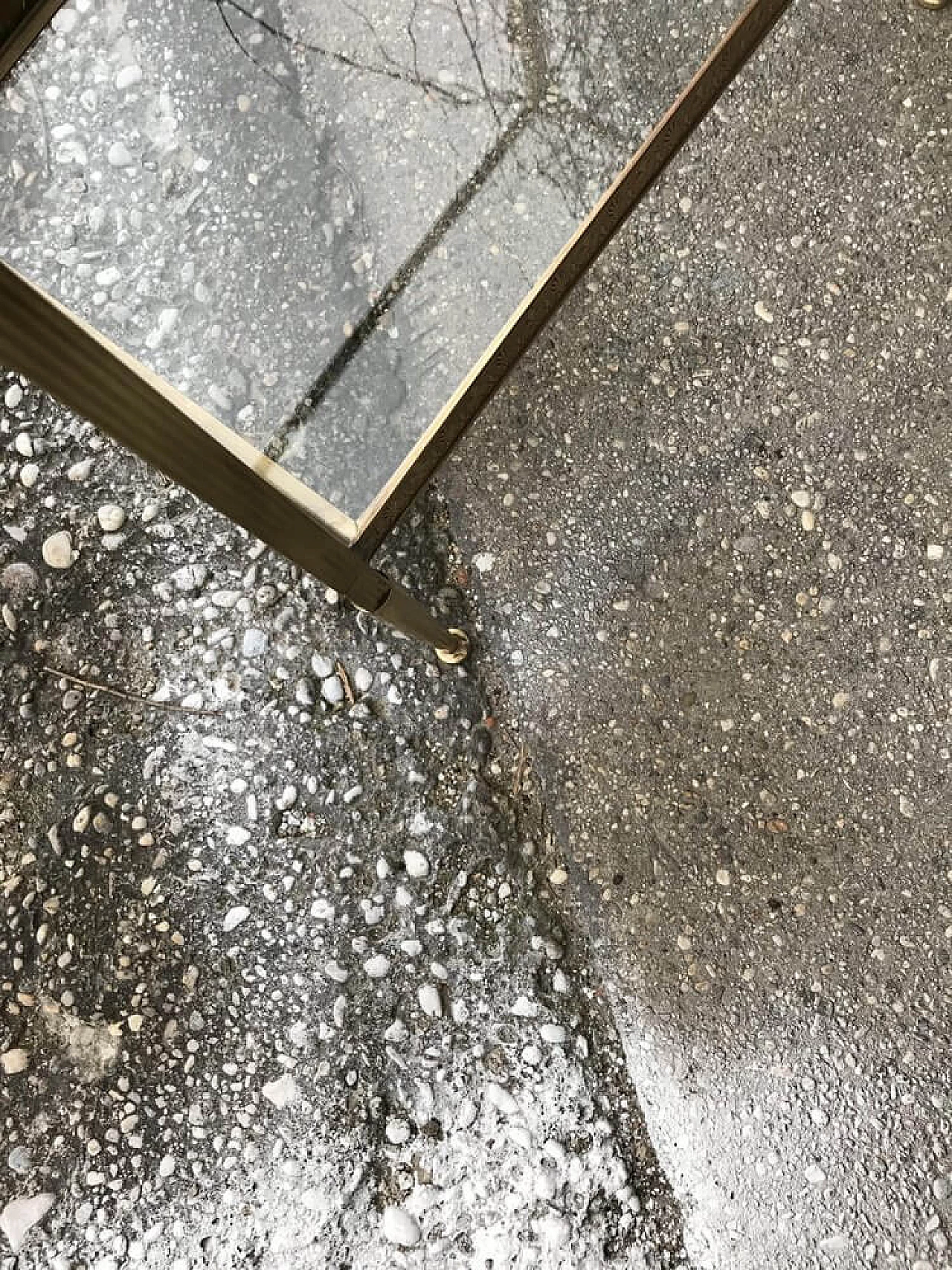 Tavolino in ottone con piani in vetro in stile Hollywood Regency, anni '60 3