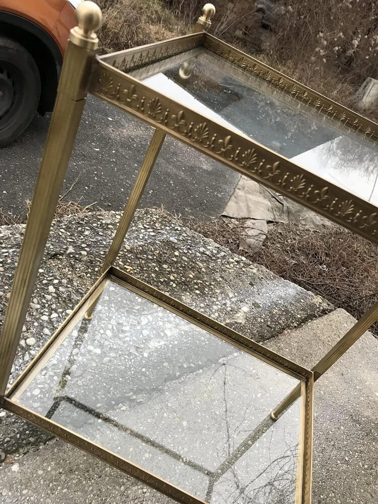 Tavolino in ottone con piani in vetro in stile Hollywood Regency, anni '60 8