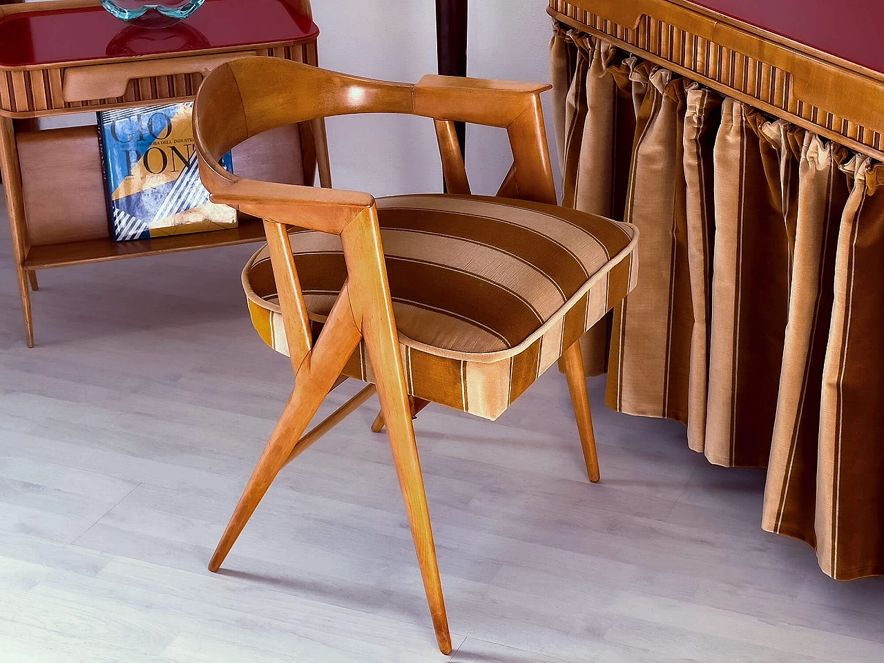 Maple vanity table, armchair and bedside table with magazine rack by Vittorio Dassi, 1950s 9