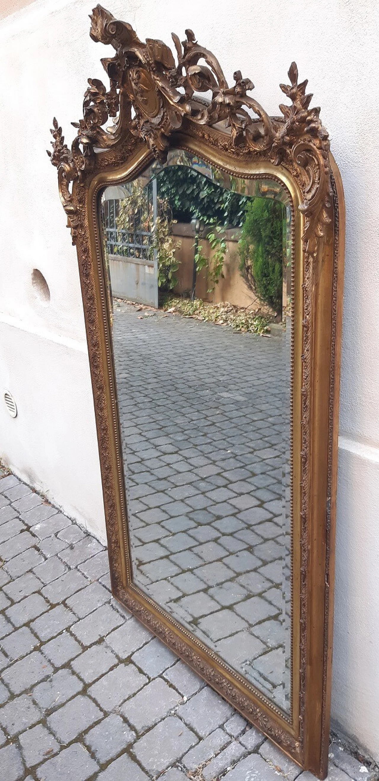 Parisian gilded wood mirror with blazoned cymatium, 19th century 6