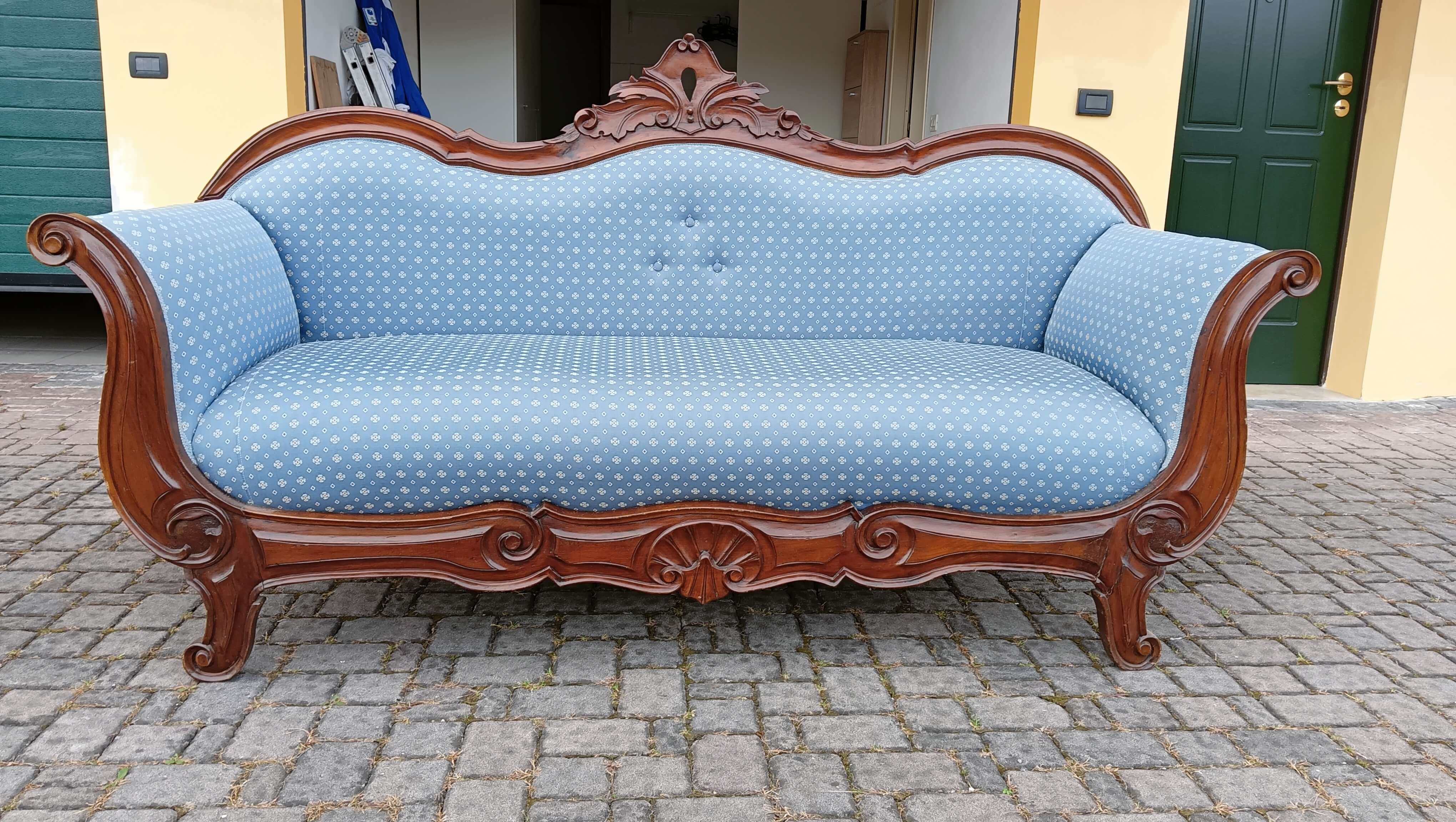 Divano Luigi Filippo in noce a tre posti, metà '800 intOndo