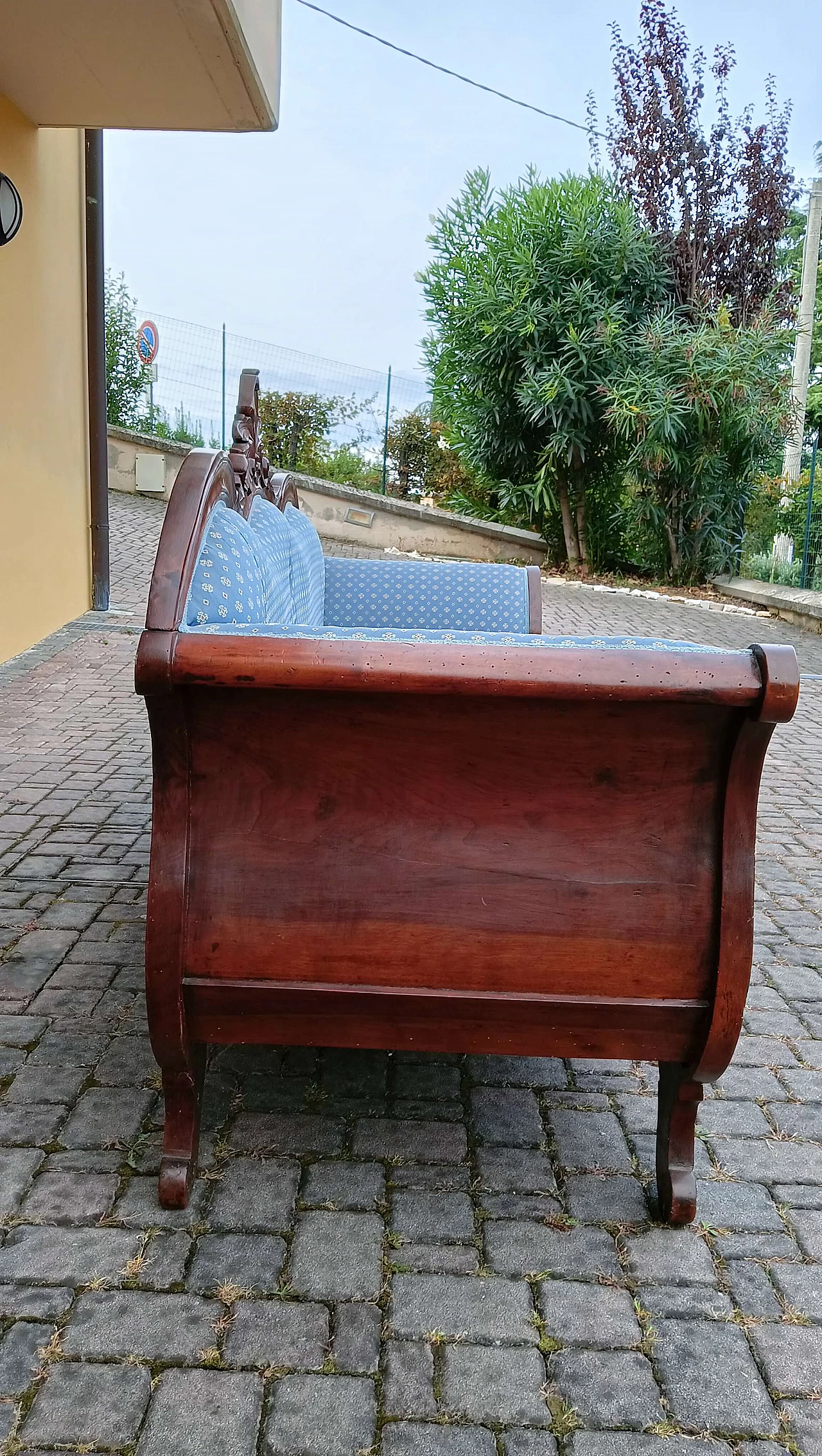 Divano Luigi Filippo in noce a tre posti, metà '800 4