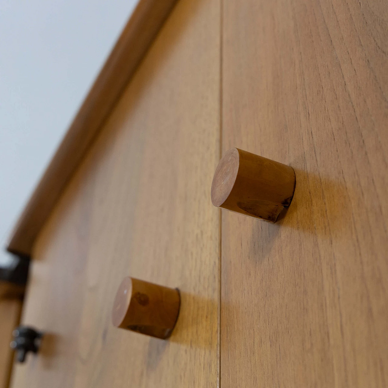Credenza Scuderia in noce di Carlo Scarpa per Bernini, anni '70 4