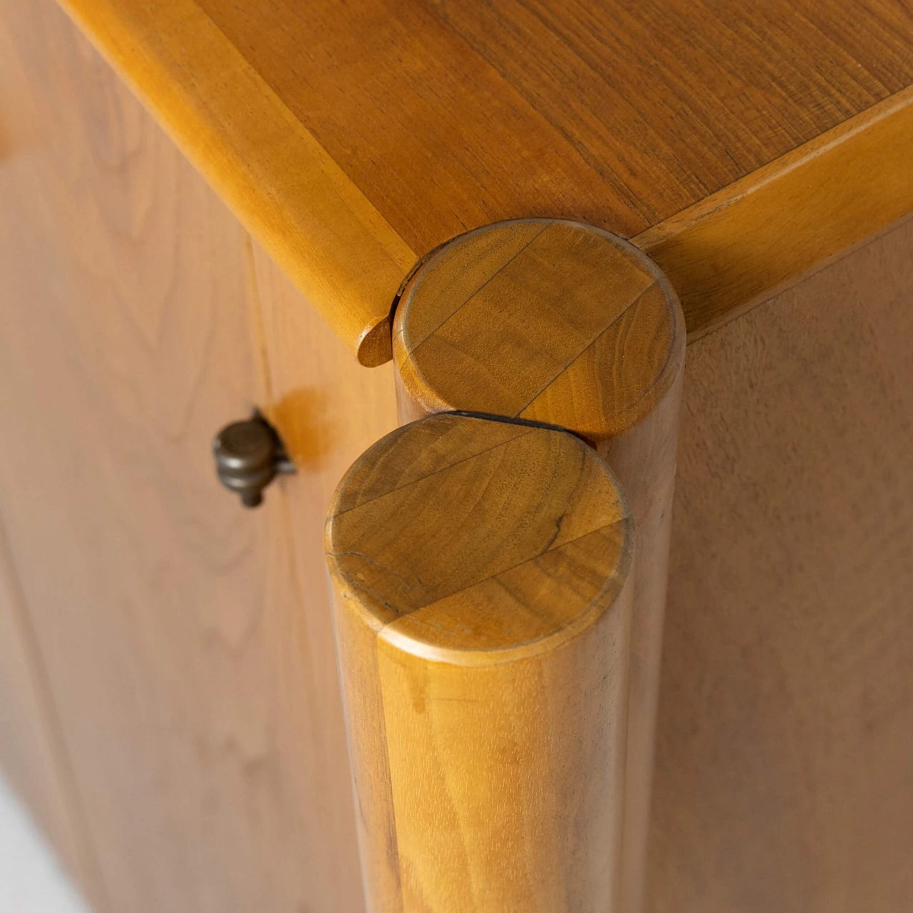 Credenza Scuderia in noce di Carlo Scarpa per Bernini, anni '70 6