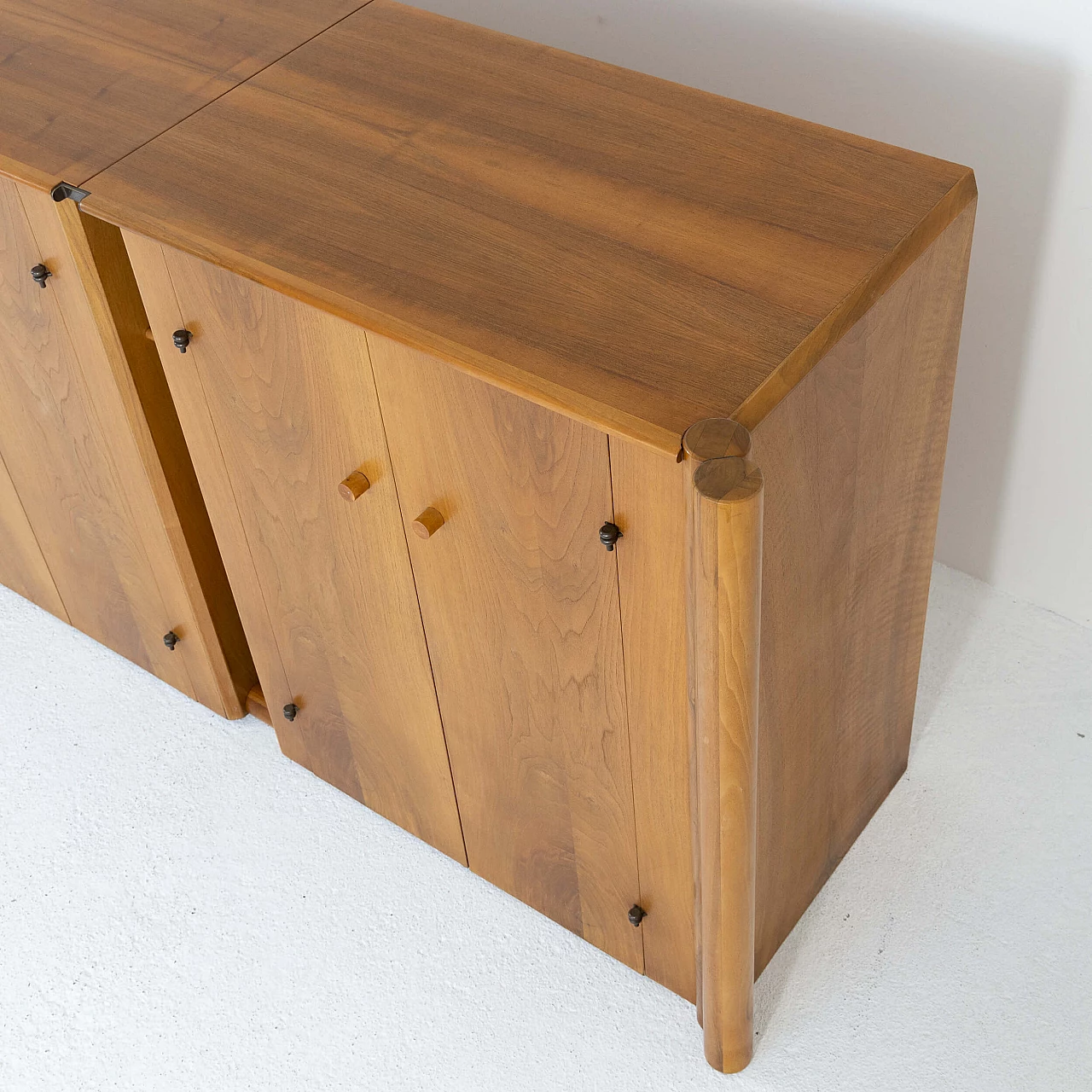 Credenza Scuderia in noce di Carlo Scarpa per Bernini, anni '70 7