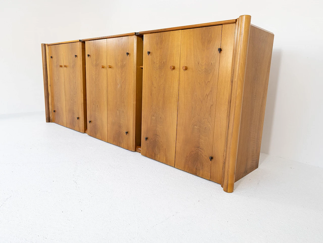 Credenza Scuderia in noce di Carlo Scarpa per Bernini, anni '70 9