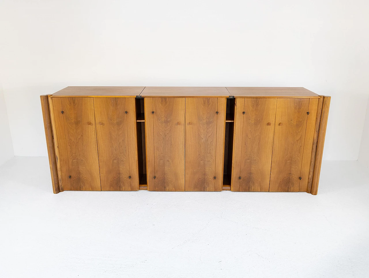 Credenza Scuderia in noce di Carlo Scarpa per Bernini, anni '70 10