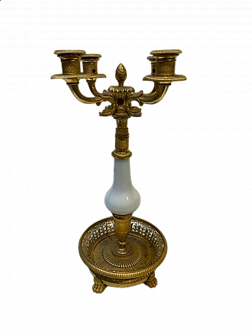 Candelabro in bronzo dorato e cesellato con dettaglio in vetro bianco, 1860