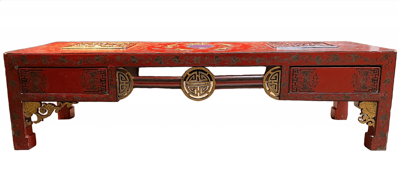 Tavolino cinese in legno laccato rosso con decorazioni floreali e scene, anni '30 9