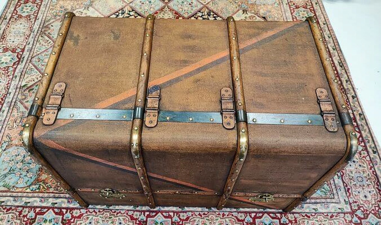 Six-drawer travel trunk, 1940s 2
