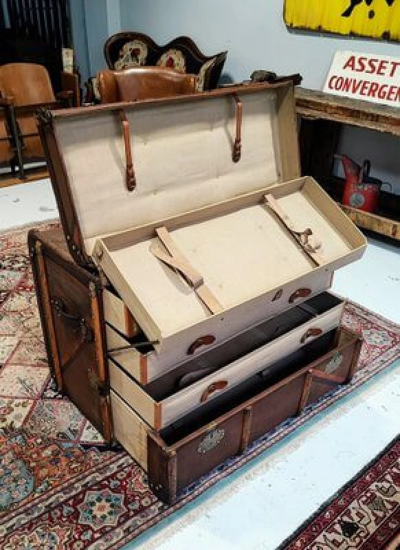 Six-drawer travel trunk, 1940s 7