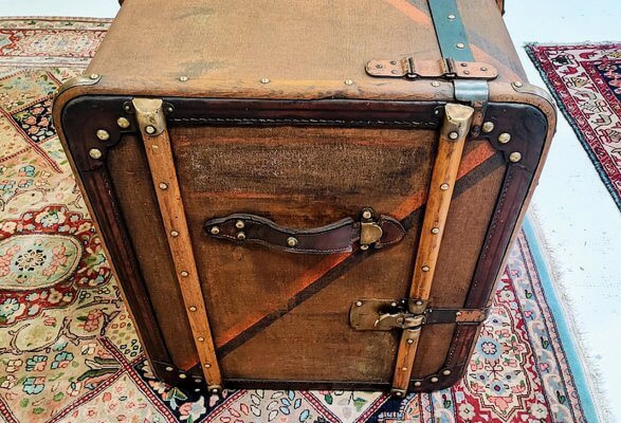 Six-drawer travel trunk, 1940s 10